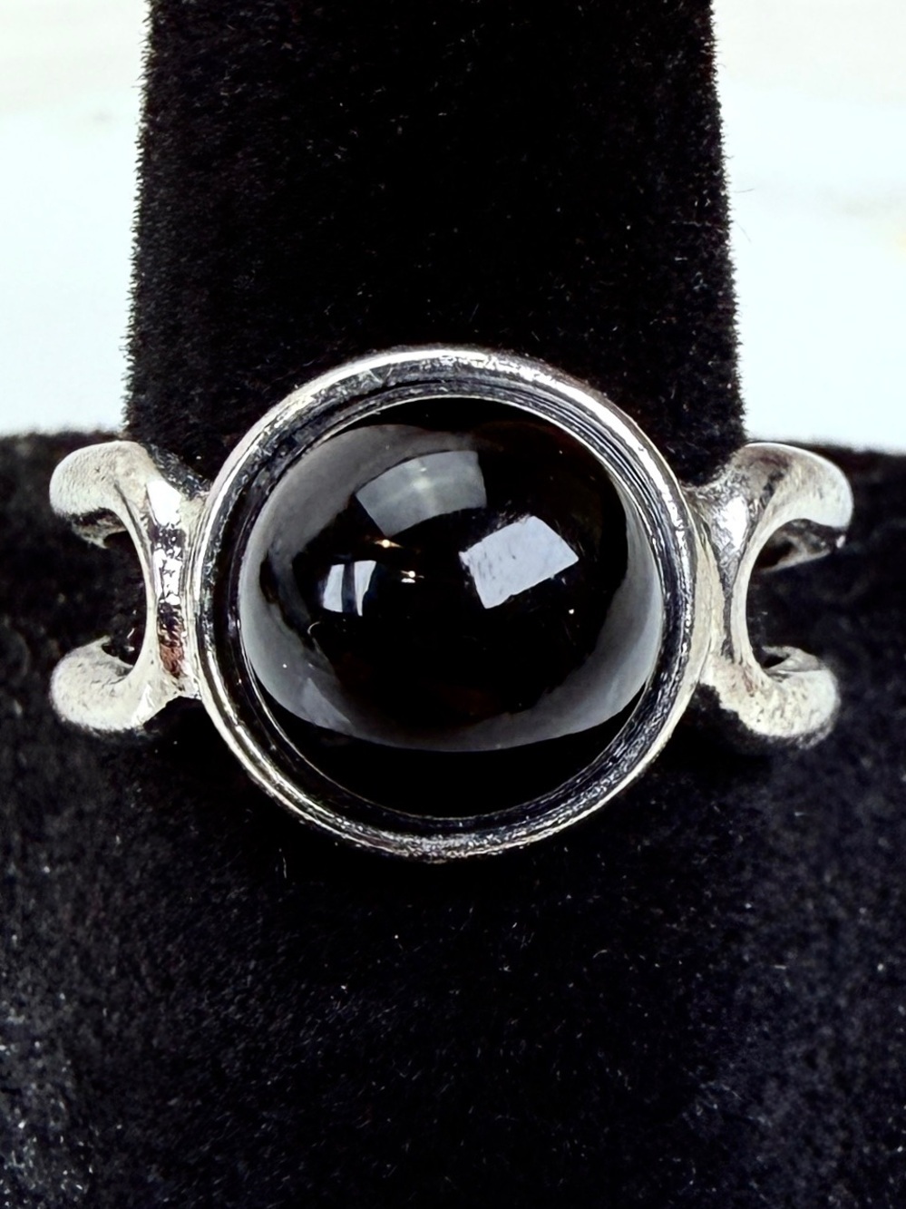 Silvertone Black Accent sz 8 Ring